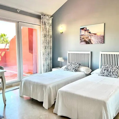 Dom wakacyjny La Brisa Townhouse Golden Mile *